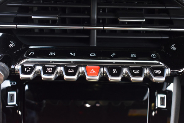 Peugeot e-2008 GT-Line EV 50 kWh / Cruise control / Panoramisch schuifdak / Lane assist
