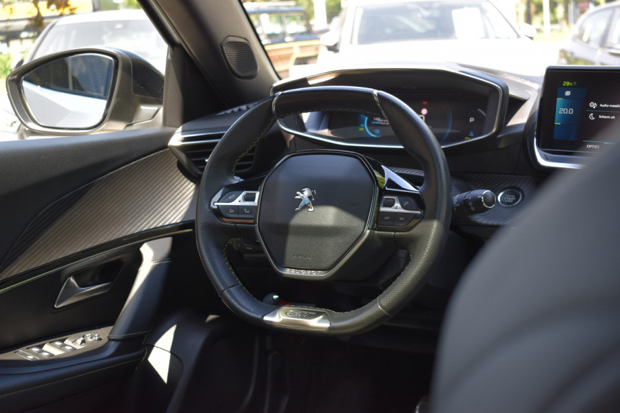 Peugeot e-2008 GT-Line EV 50 kWh / Cruise control / Panoramisch schuifdak / Lane assist