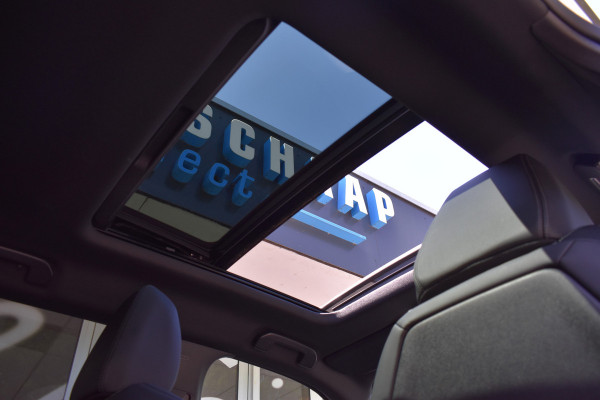 Peugeot e-2008 GT-Line EV 50 kWh / Cruise control / Panoramisch schuifdak / Lane assist