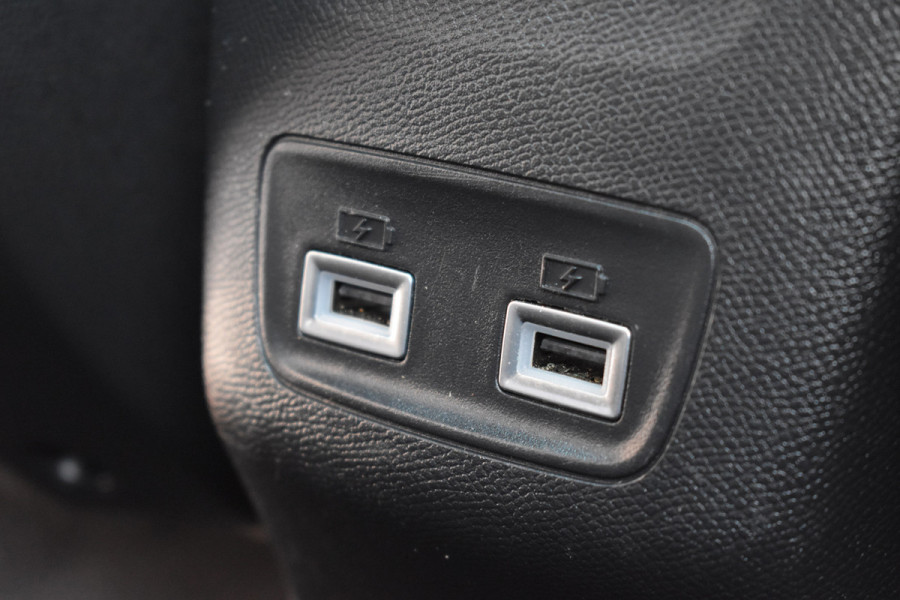 Peugeot e-2008 GT-Line EV 50 kWh / Cruise control / Panoramisch schuifdak / Lane assist