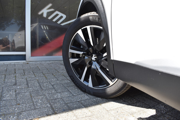 Peugeot e-2008 GT-Line EV 50 kWh / Cruise control / Panoramisch schuifdak / Lane assist