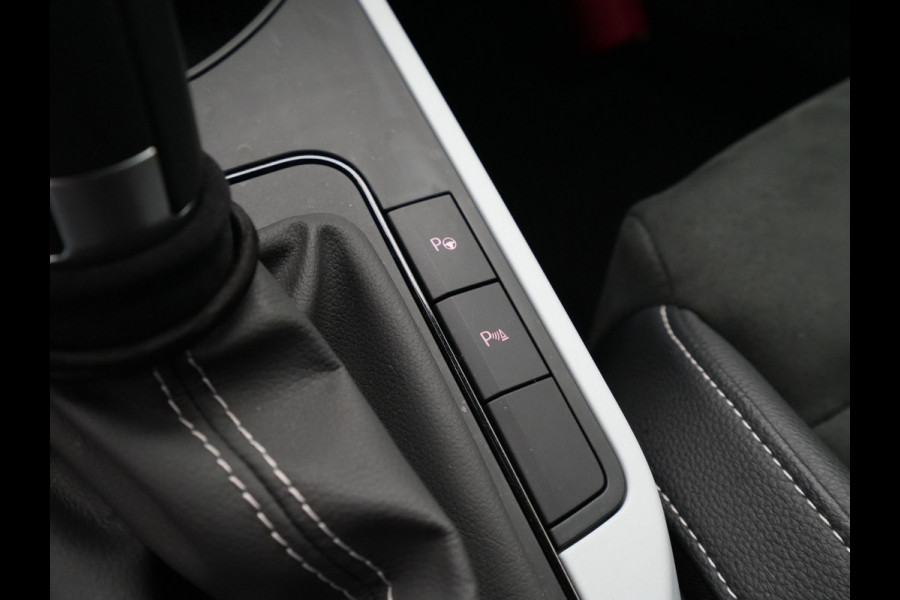 Seat Arona 1.0 TSI 110pk DSG Style Leer Alcantara Carplay Navigatie Camera Parkassist