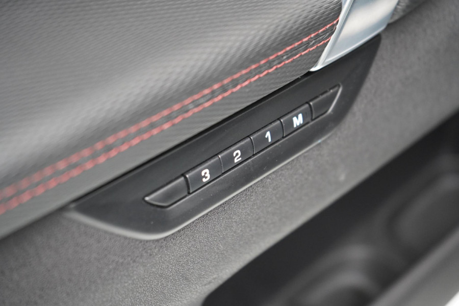 Land Rover Discovery Sport P300e 1.5 309pk R-Dynamic | Leder | Panoramadak | Memory | Premium sound |