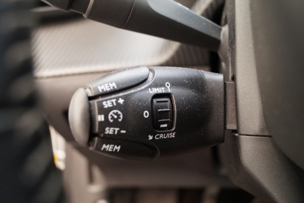 Peugeot 2008 1.5 HDi Blue lease Allure -NAVI-ECC-
