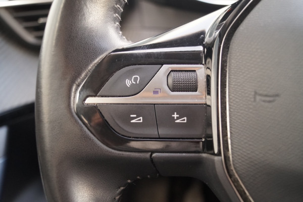 Peugeot 2008 1.5 HDi Blue lease Allure -NAVI-ECC-