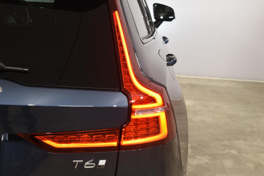 Volvo V60 T6 350PK Automaat Plug-in hybrid AWD Plus Dark / Panoramadak / 360 camera / Donker getint glas / 19'' velgen / Harman Kardon
