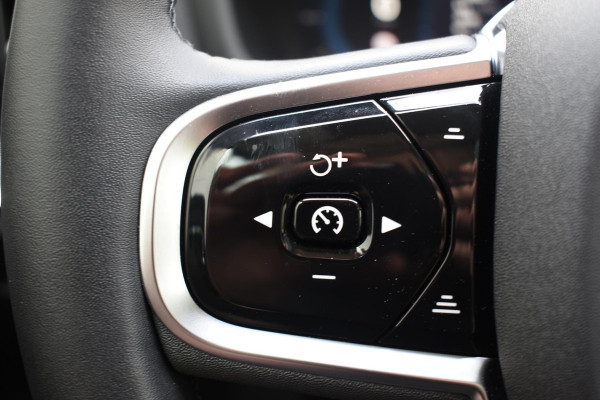 Volvo V60 T6 350PK Automaat Plug-in hybrid AWD Plus Dark / Panoramadak / 360 camera / Donker getint glas / 19'' velgen / Harman Kardon