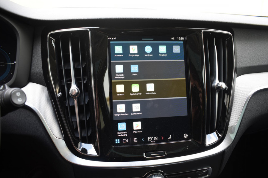 Volvo V60 T6 350PK Automaat Plug-in hybrid AWD Plus Dark / Panoramadak / 360 camera / Donker getint glas / 19'' velgen / Harman Kardon