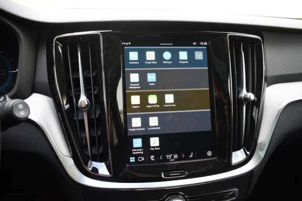 Volvo V60 T6 350PK Automaat Plug-in hybrid AWD Plus Dark / Panoramadak / 360 camera / Donker getint glas / 19'' velgen / Harman Kardon