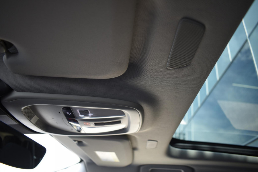 Volvo V60 T6 350PK Automaat Plug-in hybrid AWD Plus Dark / Panoramadak / 360 camera / Donker getint glas / 19'' velgen / Harman Kardon