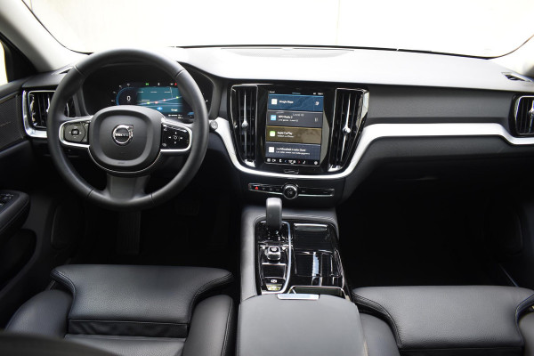 Volvo V60 T6 350PK Automaat Plug-in hybrid AWD Plus Dark / Panoramadak / 360 camera / Donker getint glas / 19'' velgen / Harman Kardon