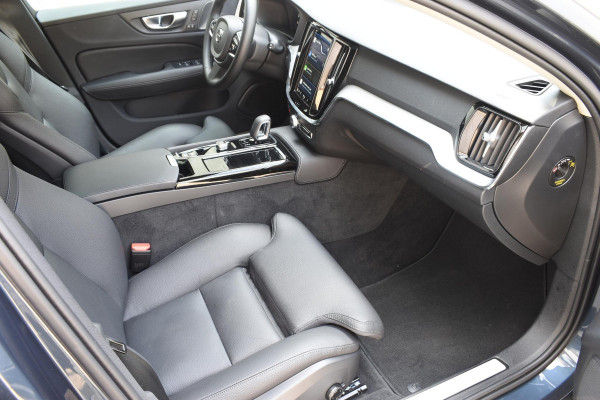 Volvo V60 T6 350PK Automaat Plug-in hybrid AWD Plus Dark / Panoramadak / 360 camera / Donker getint glas / 19'' velgen / Harman Kardon