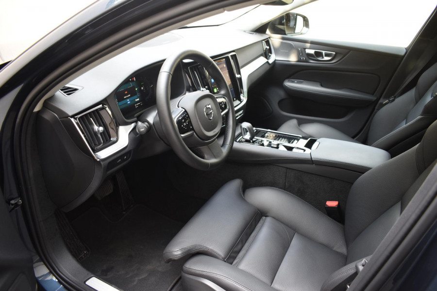 Volvo V60 T6 350PK Automaat Plug-in hybrid AWD Plus Dark / Panoramadak / 360 camera / Donker getint glas / 19'' velgen / Harman Kardon