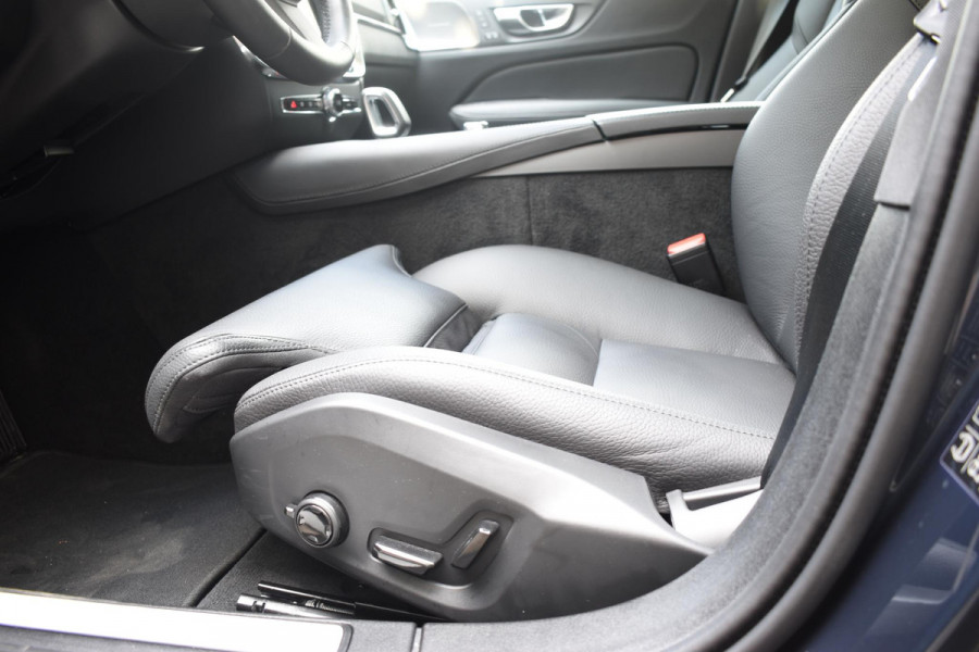 Volvo V60 T6 350PK Automaat Plug-in hybrid AWD Plus Dark / Panoramadak / 360 camera / Donker getint glas / 19'' velgen / Harman Kardon