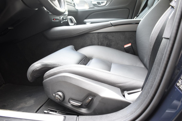 Volvo V60 T6 350PK Automaat Plug-in hybrid AWD Plus Dark / Panoramadak / 360 camera / Donker getint glas / 19'' velgen / Harman Kardon
