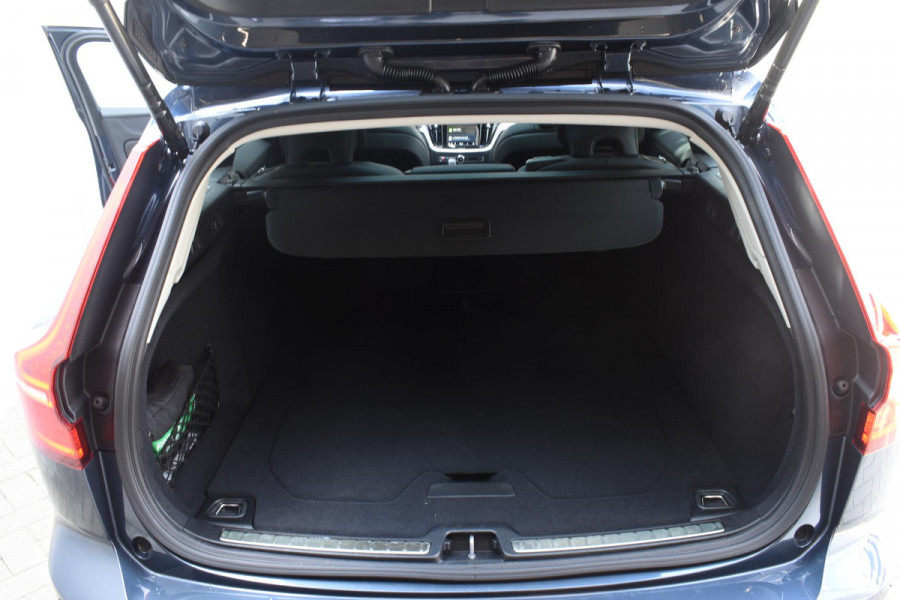 Volvo V60 T6 350PK Automaat Plug-in hybrid AWD Plus Dark / Panoramadak / 360 camera / Donker getint glas / 19'' velgen / Harman Kardon