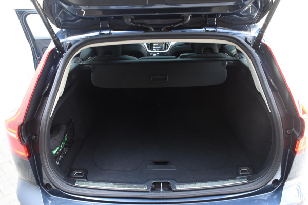 Volvo V60 T6 350PK Automaat Plug-in hybrid AWD Plus Dark / Panoramadak / 360 camera / Donker getint glas / 19'' velgen / Harman Kardon