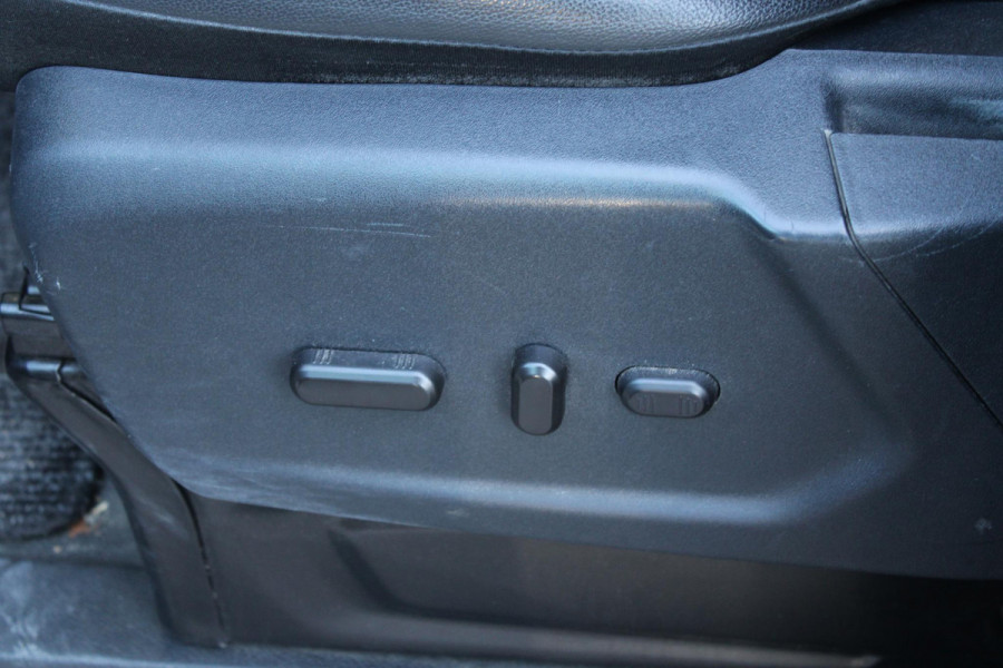 Ford Transit Custom 310 2.0 TDCI 170 PK L1H1 Sport | Camera | Voorruitverwarming | 17 INCH Lichtmetalen Velgen | Lederen Bekleding | Navigatie | BLIS | Lane departure |