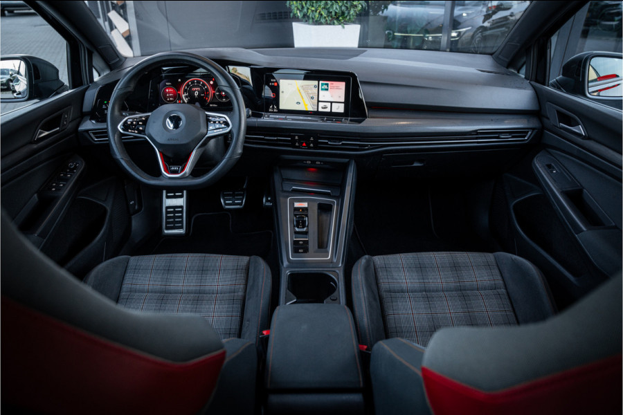 Volkswagen Golf 8 2.0 TSI GTI - Panorama | ACC | Sfeerverlichting | Carplay
