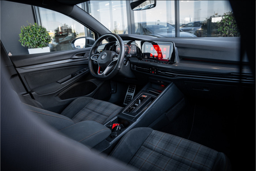 Volkswagen Golf 8 2.0 TSI GTI - Panorama | ACC | Sfeerverlichting | Carplay