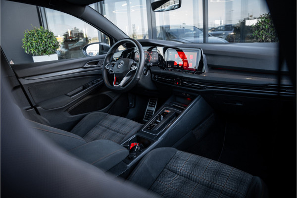Volkswagen Golf 8 2.0 TSI GTI - Panorama | ACC | Sfeerverlichting | Carplay