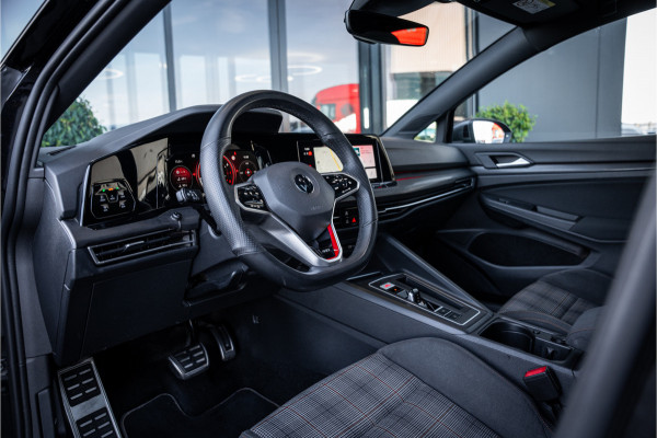 Volkswagen Golf 8 2.0 TSI GTI - Panorama | ACC | Sfeerverlichting | Carplay