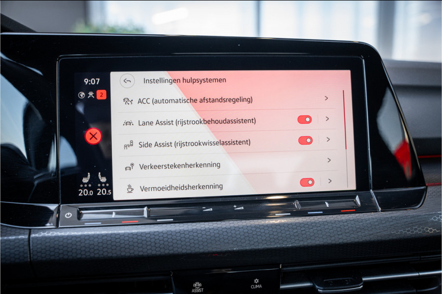 Volkswagen Golf 8 2.0 TSI GTI - Panorama | ACC | Sfeerverlichting | Carplay
