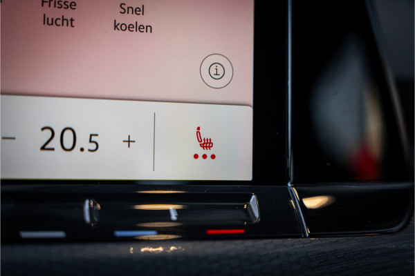 Volkswagen Golf 8 2.0 TSI GTI - Panorama | ACC | Sfeerverlichting | Carplay