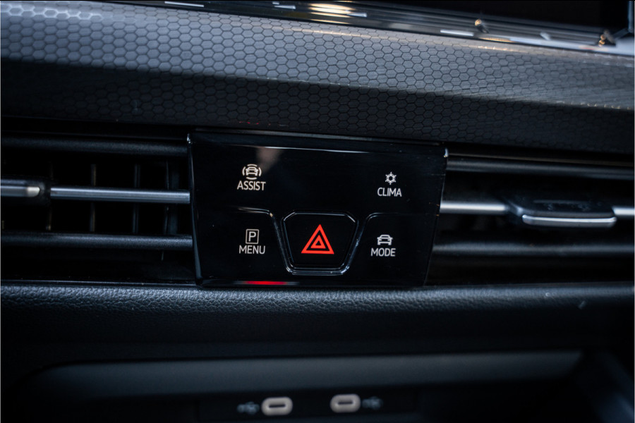 Volkswagen Golf 8 2.0 TSI GTI - Panorama | ACC | Sfeerverlichting | Carplay