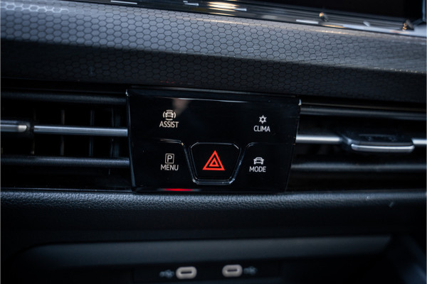Volkswagen Golf 8 2.0 TSI GTI - Panorama | ACC | Sfeerverlichting | Carplay