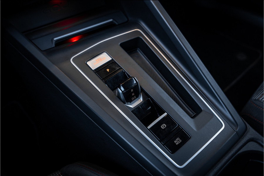 Volkswagen Golf 8 2.0 TSI GTI - Panorama | ACC | Sfeerverlichting | Carplay
