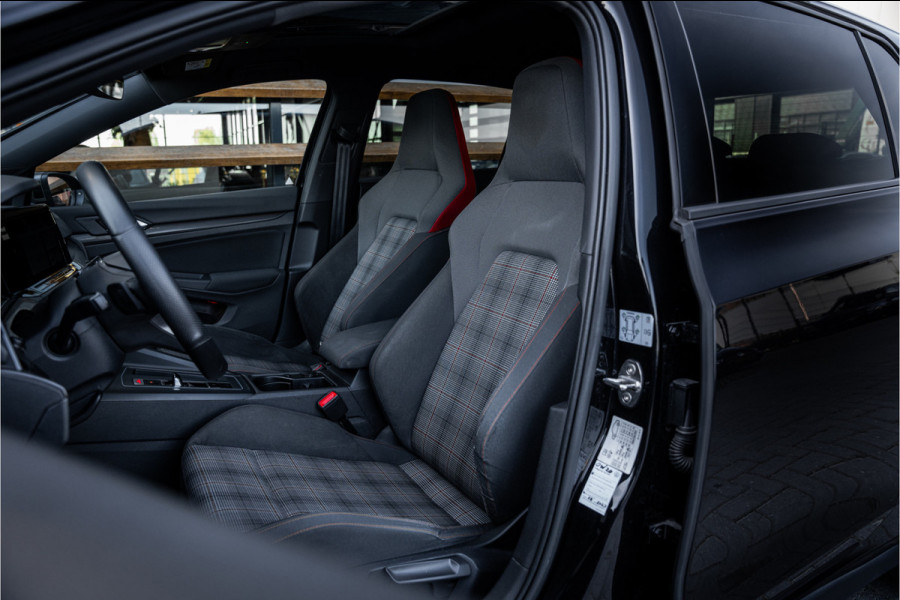 Volkswagen Golf 8 2.0 TSI GTI - Panorama | ACC | Sfeerverlichting | Carplay