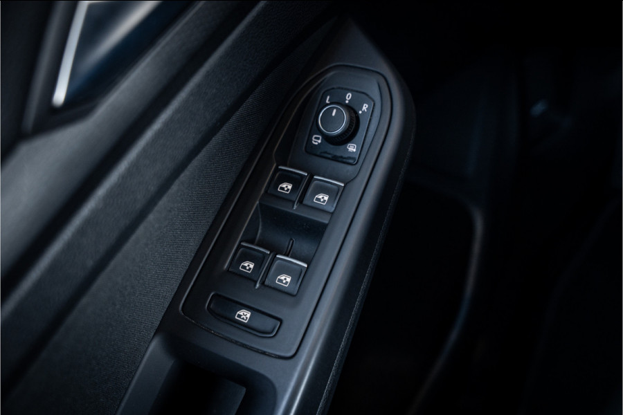Volkswagen Golf 8 2.0 TSI GTI - Panorama | ACC | Sfeerverlichting | Carplay