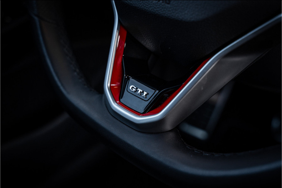 Volkswagen Golf 8 2.0 TSI GTI - Panorama | ACC | Sfeerverlichting | Carplay