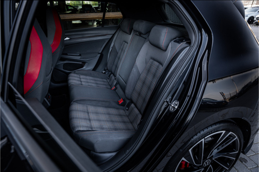 Volkswagen Golf 8 2.0 TSI GTI - Panorama | ACC | Sfeerverlichting | Carplay