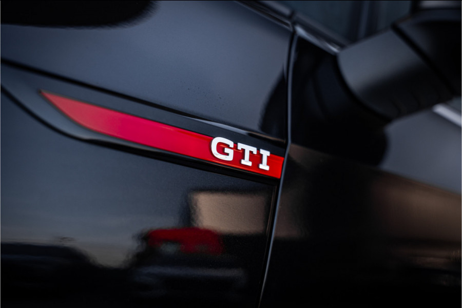 Volkswagen Golf 8 2.0 TSI GTI - Panorama | ACC | Sfeerverlichting | Carplay