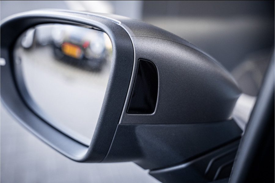 Volkswagen Golf 8 2.0 TSI GTI - Panorama | ACC | Sfeerverlichting | Carplay