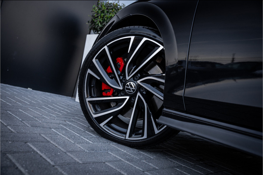 Volkswagen Golf 8 2.0 TSI GTI - Panorama | ACC | Sfeerverlichting | Carplay