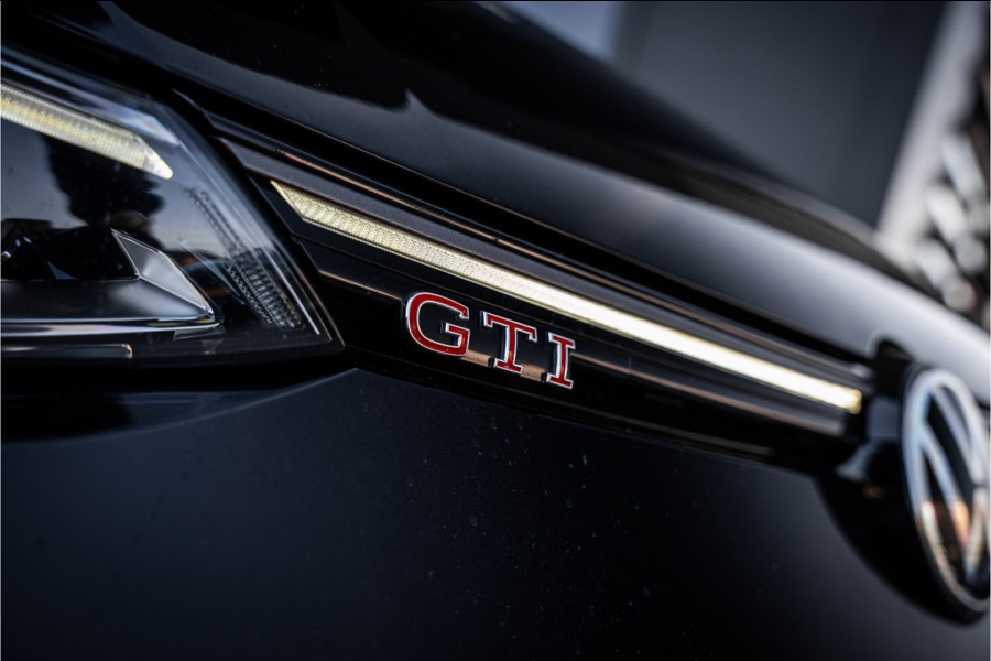 Volkswagen Golf 8 2.0 TSI GTI - Panorama | ACC | Sfeerverlichting | Carplay