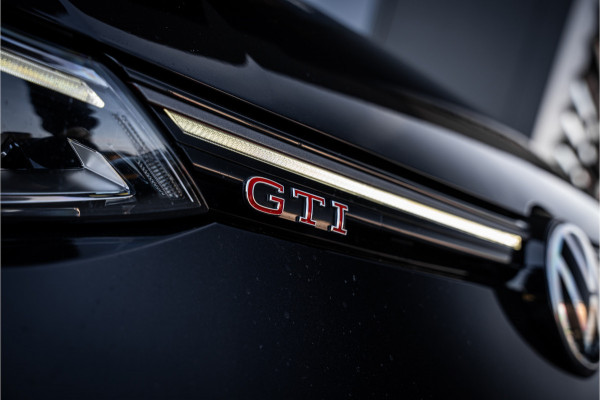 Volkswagen Golf 8 2.0 TSI GTI - Panorama | ACC | Sfeerverlichting | Carplay