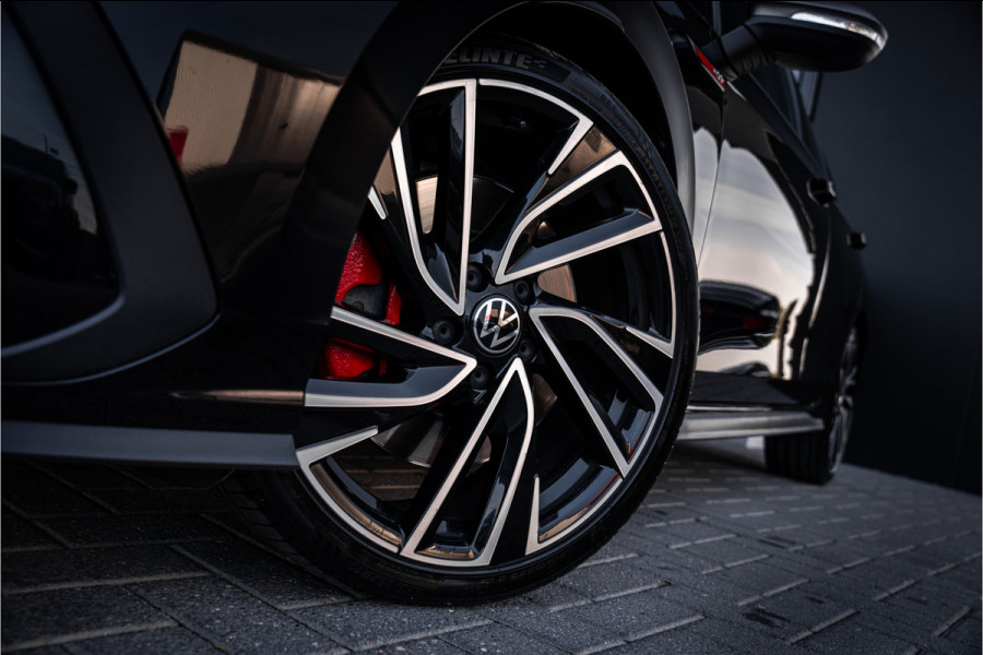 Volkswagen Golf 8 2.0 TSI GTI - Panorama | ACC | Sfeerverlichting | Carplay