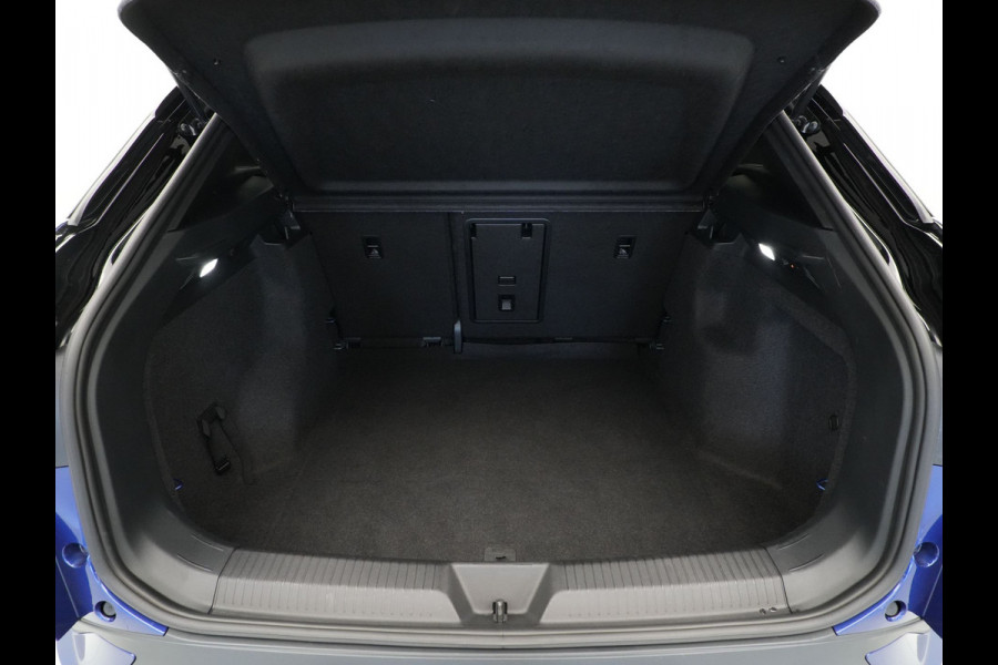 Volkswagen ID.4 First 77 kWh 204pk Navigatie Trekhaak Warmtepomp Stuurverwarming 144
