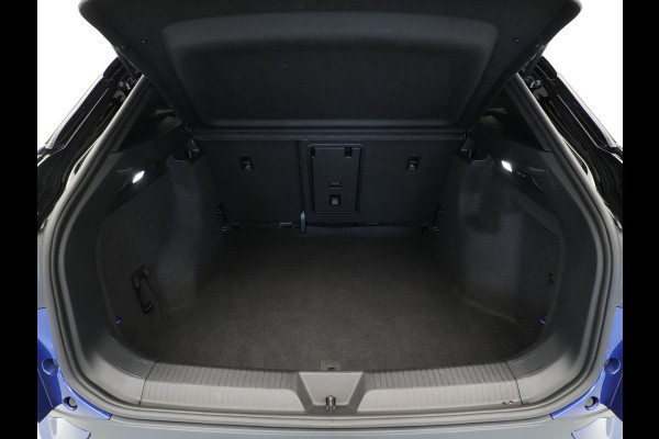 Volkswagen ID.4 First 77 kWh 204pk Navigatie Trekhaak Warmtepomp Stuurverwarming 144