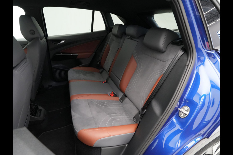 Volkswagen ID.4 First 77 kWh 204pk Navigatie Trekhaak Warmtepomp Stuurverwarming 144