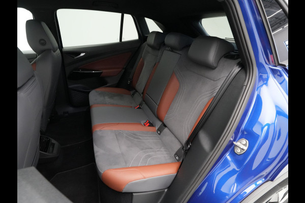 Volkswagen ID.4 First 77 kWh 204pk Navigatie Trekhaak Warmtepomp Stuurverwarming 144