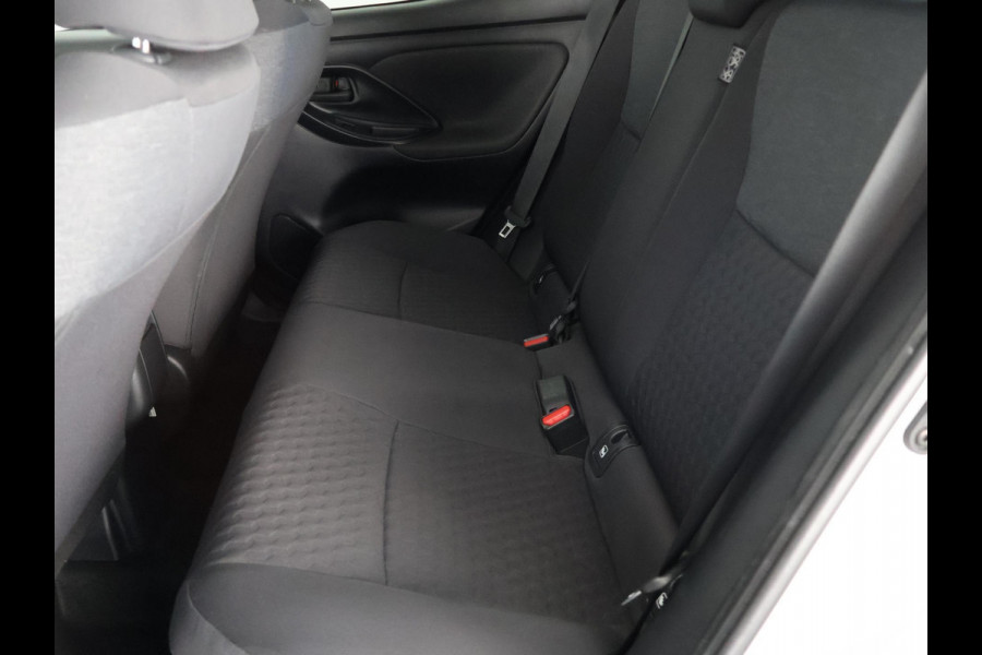 Toyota Yaris 1.5 HYBRID DYNAMIC-PACK BI-TONE AUTOMAAT BIJNA 2021. NAVI.CAMERA.LMV.CRUISE GARANTIE TOT 10-2030