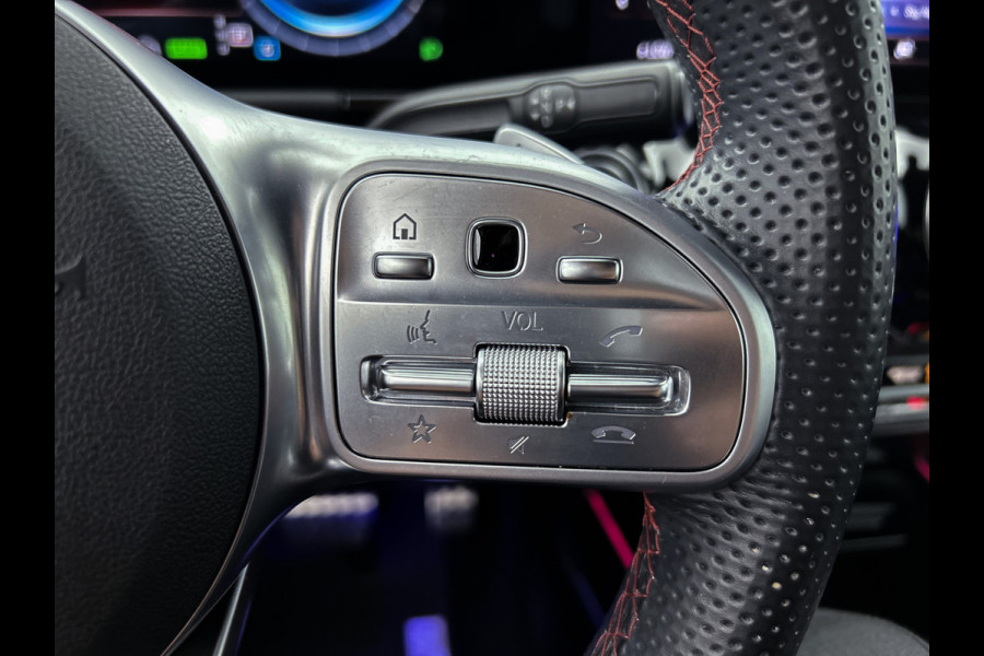Mercedes-Benz EQA 250 Business Solution AMG 67 kWh | MBUX wide screen | Navigatie | 5 spaaks lichtmetalen velgen | Parking support | Camera | Inclusief 24 maanden MB Certified garantie voor Europa.
