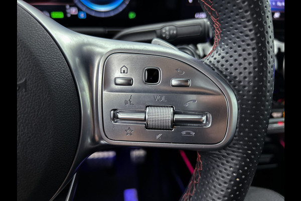 Mercedes-Benz EQA 250 Business Solution AMG 67 kWh | MBUX wide screen | Navigatie | 5 spaaks lichtmetalen velgen | Parking support | Camera | Inclusief 24 maanden MB Certified garantie voor Europa.