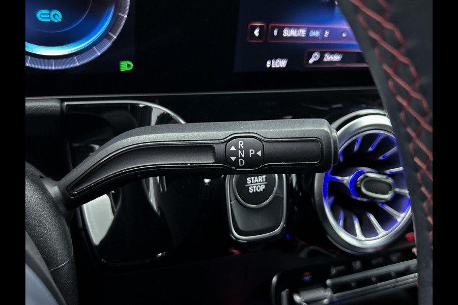 Mercedes-Benz EQA 250 Business Solution AMG 67 kWh | MBUX wide screen | Navigatie | 5 spaaks lichtmetalen velgen | Parking support | Camera | Inclusief 24 maanden MB Certified garantie voor Europa.