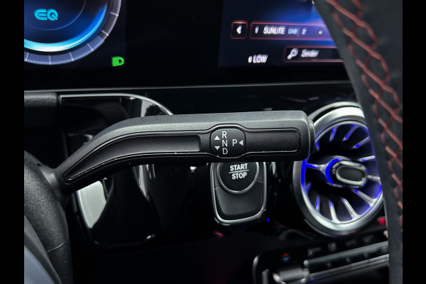 Mercedes-Benz EQA 250 Business Solution AMG 67 kWh | MBUX wide screen | Navigatie | 5 spaaks lichtmetalen velgen | Parking support | Camera | Inclusief 24 maanden MB Certified garantie voor Europa.